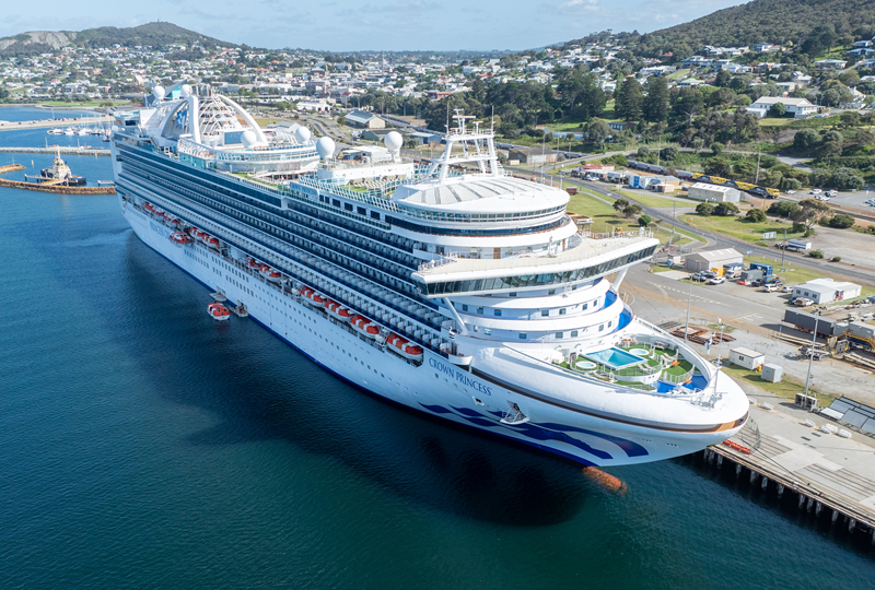 Crown Princess berthed in Albany