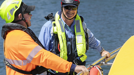 Pilot and deckhand