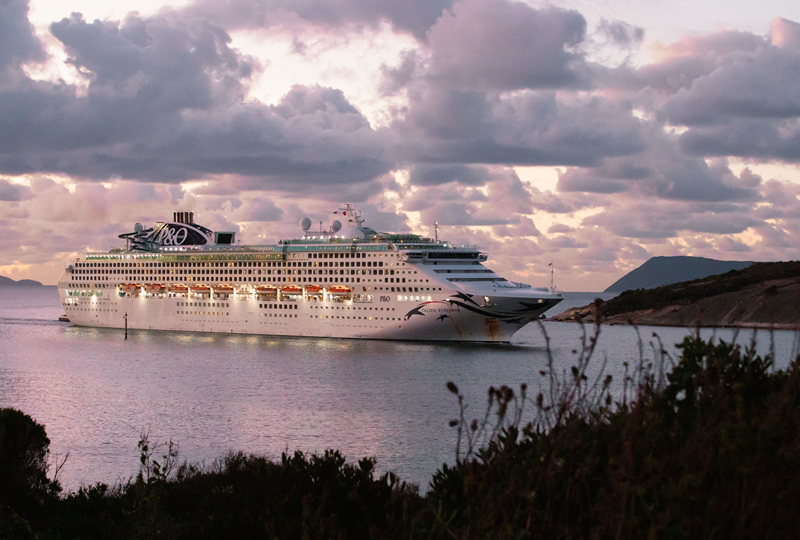 P&O Cruise ship arrival in Albany